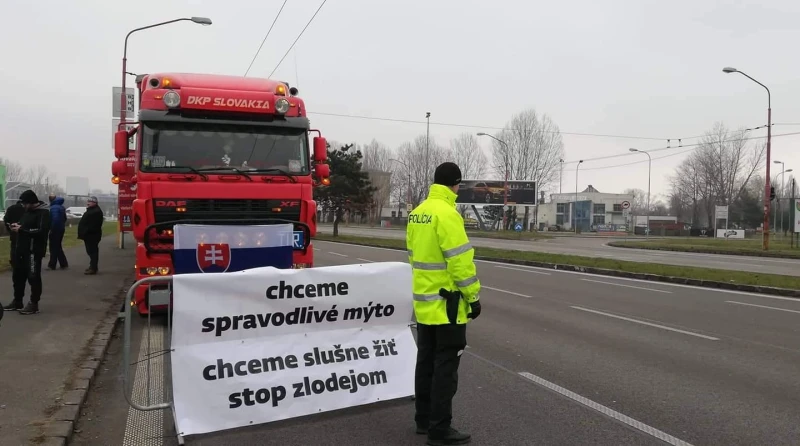 Словашките превозвачи вдигнаха блокадата по границата с Украйна