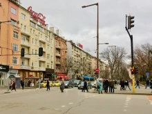 Психично болен наводни сграда, мята предмети през прозореца и заплаши да скочи от шестия етаж в София