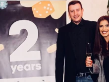 Анелия и годеникът й празнуват
