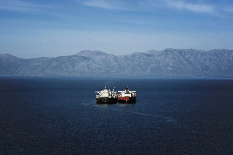 Bloomberg: Приходите на Русия от износ на петрол надхвърлиха предвоенните нива