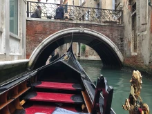 Заради селфи: Гондола с туристи се преобърна във Венеция