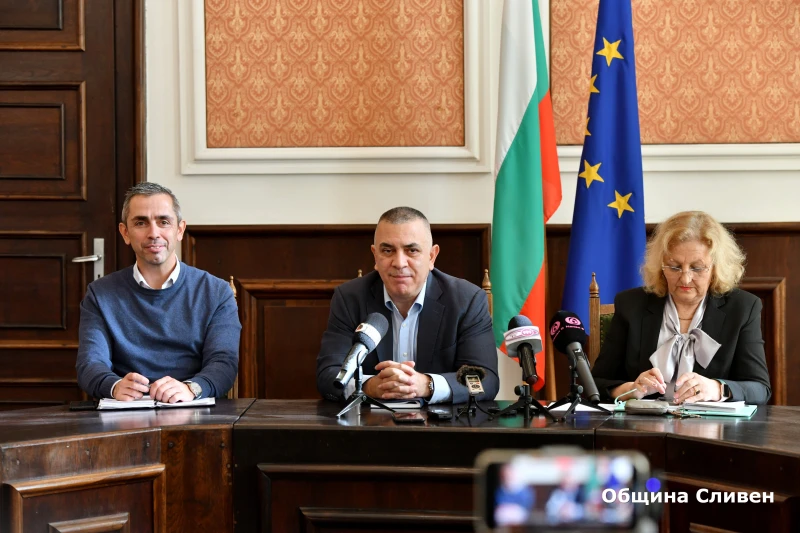 Кметът на Сливен се срещна със строителния министър в търсене на решение за "Речица"