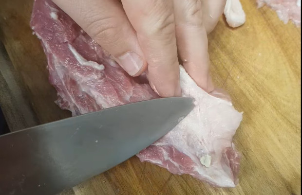 Варненка сподели потресаващо видео на месо закупено от голям търговски