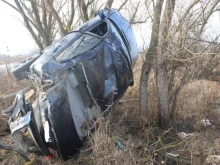 22-годишен си пийна и се заби с автомобила си в дървета във Врачанско