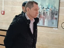 Доведоха с белезници в съда двойния убиец от "Кършияка"