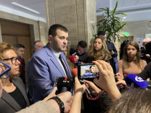 ДСБ застават зад Хинков, настояват Асен Василев да даде обяснение