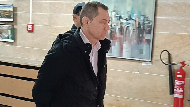 Доведоха с белезници в съда двойния убиец от "Кършияка" в Пловдив