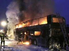 Автобус се подпали на магистрала в Германия, трима души са пострадали