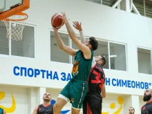 Баскетболистите на Рогош останаха на върха след 9-а победа в шампионата