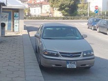 Паяците пропускат да вдигат автомобила на "Агент 0007"