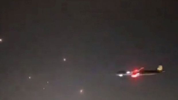 Видеозапис на пътнически самолет кацащ на главното летище на Израел