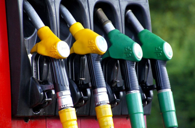 През последните дни собственици на бензиностанции прогнозираха спад на цените,