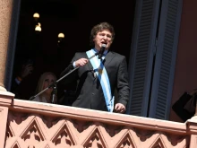 Новоизбраният президент на Аржентина изпя рок песен след инаугурацията си
