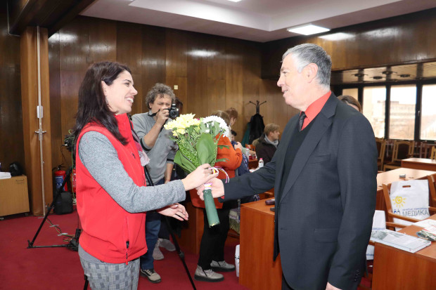 TD Председателят на Общинския съвет на Българския червен кръст БЧК в