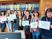 С искане за по-високи заплати, служителите на "Социално подпомагане" в Смолян излязоха на протест