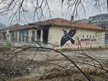 Вижте какво остана от Помощното училище "Братя Миладинови" след пожара във Варна