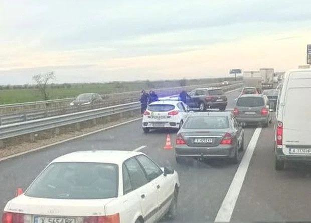 11 служби помагат във верижна катастрофа в Пловдив