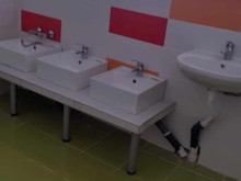 Ремонтираха санитарните помещения в детската градина в село Червена вода