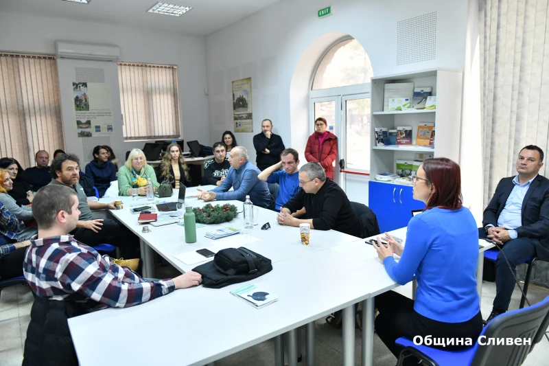 Открита е процедура за въвеждането на седем "споделени" маршрута в Природен парк "Сините камъни"