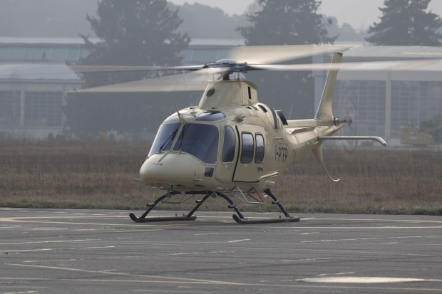 Първият хеликоптер произведен за системата HEMS в България извършва в тестов