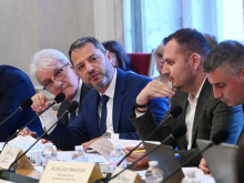 Новият вариант на отпадане на дерогацията за руския петрол, в частност за "Лукойл", мина в Енергийна комисия