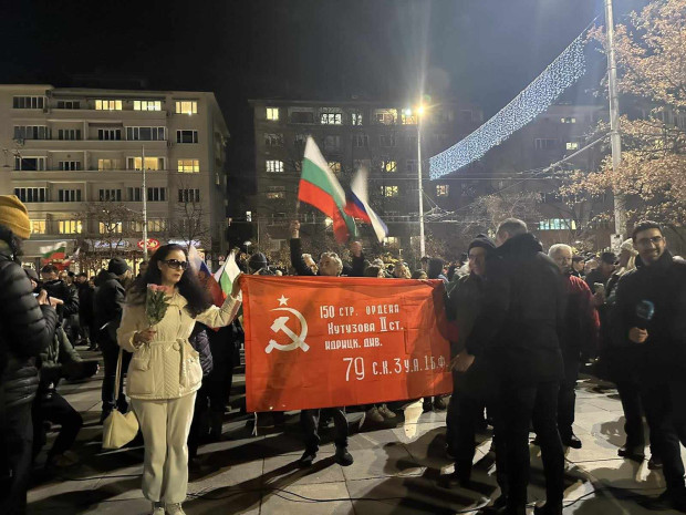 Започна протестът срещу демонтирането на Паметника на съветската армия Голяма