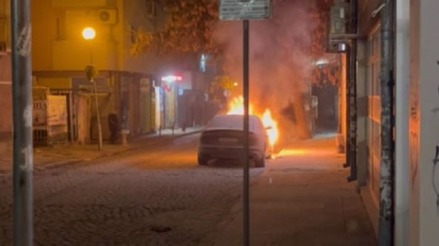 </TD
>Автомобил се запали на ул. ``Ангел Кънчев`` в центъра на