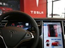 Tesla изтегля повече от два милиона автомобила заради дефект на автопилота
