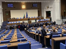 "Възраждане", БСП и ИТН окупираха парламентарната трибуна