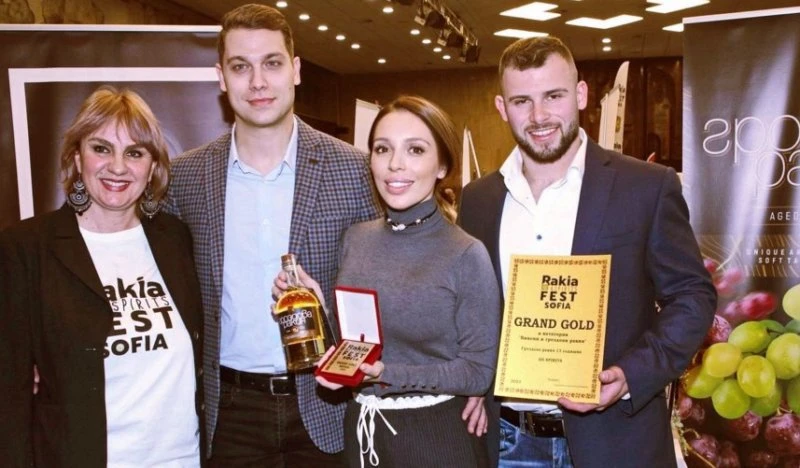 Малката щерка на Стоичков прави ракия, получи отличие