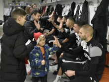 Специална коледна изненада за футболисти и служители в Локомотив