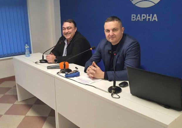 Бившият кмет на Варна Иван Портних даде днес нарочен брифинг,