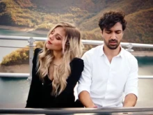 Ергенът Евгени предизвика фурор, снима клип на приказно място