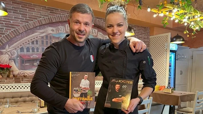 Не му пука от конкуренция - шеф Кустев в прегръдка с готвачка от друга телевизия