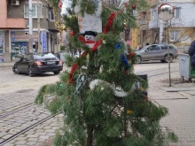 Коледната украса на пл. "Журналист" си навлече гнева на столичани