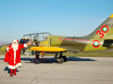 Дядо Коледа ще кацне с L-39 ZA на летище "Пловдив"