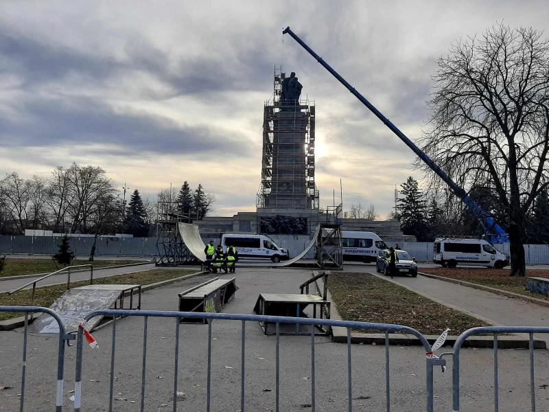 Общинари от Димитровград искат Паметника на Съветската армия