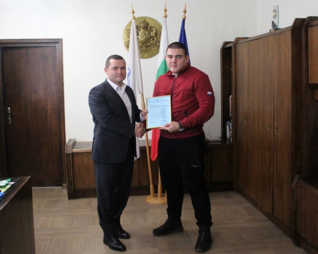 TD Кметът на Русе отличи възпитаника на Спортно училище Майор Атанас