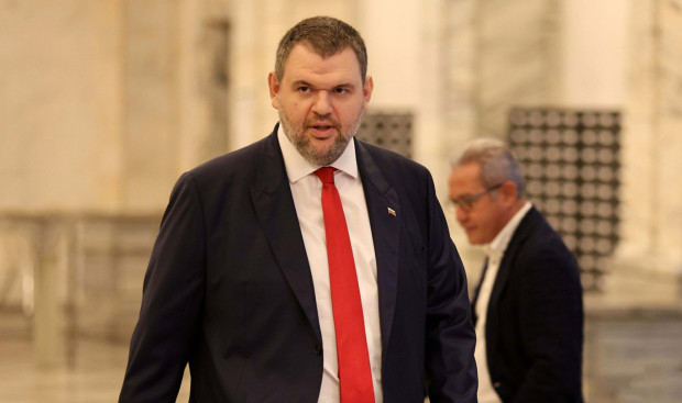 Председателят на парламентарната група на ДПС Делян Пеевски излезе с позиция
