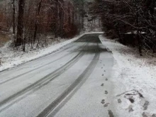 Граничният пункт "Гюешево" и пътят между Кюстендил и Дупница затворени за тирове заради снеговалежите