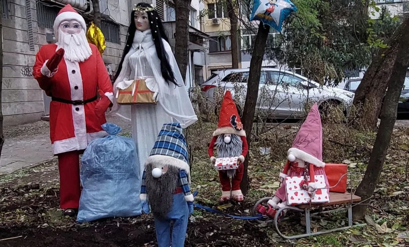 Жена вдъхна коледен дух на междублоково пространство в Русе, съседите са благодарни