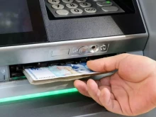 Честито! Банките с лоша новина за тегленето на пари по празниците!