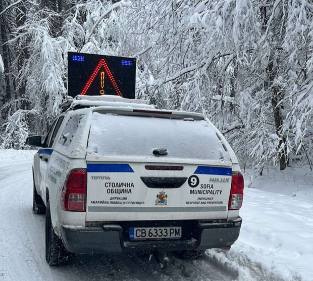 Транспортират чрез специализиран АТВ автомобил човек със здравословен проблем от хижа на Витоша