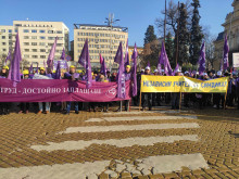 Протестно шествие на КНСБ блокира центъра на столицата, докато в НС гласуват бюджета 
