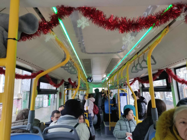 Седмица преди Рождество Христово Варна отново има коледен автобус  Негов шофьор