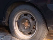 За втори път за по-малко от 7 дни: Автомобили осъмнаха с нарязани гуми в района на Женския пазар в София