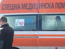 Млад шофьор качи пешеходец на капака на колата си до х-л "Космос" в Бургас