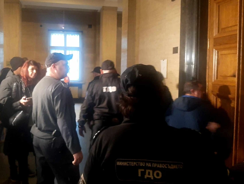 След скандала с подкупа в ММС - един е в ареста, другият е на свобода