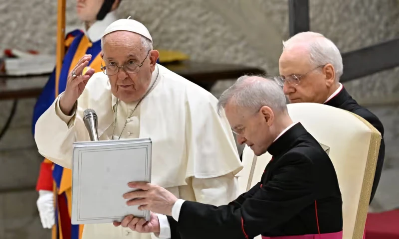 Папа Франциск дава одобрение за благословии за еднополови двойки