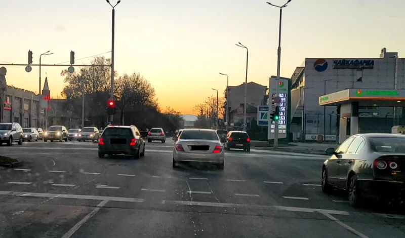 Арести на шофьори в Пловдив! Пиян падна с колата си в шахта!